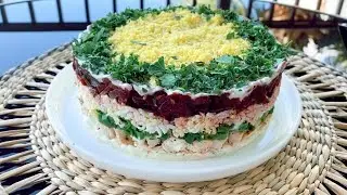WHO hid under the fur coat at the Christmas table? Holiday salad #salad 🥗
