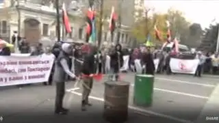 Под НБУ поставили мусорный бак для люстрации. 6.10.2014