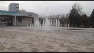 Фонтан на центральной площади город Московский