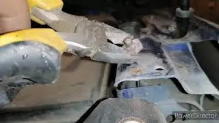 Mazda 3 замена телевизора. Установка бампера. Восстановление крепления бампера.