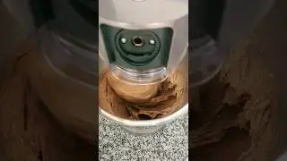 Kneading bread dough in the kitchen machine /  Замес теста для хлеба в кухонной машине