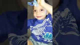 luccas mostrando os dentinhos