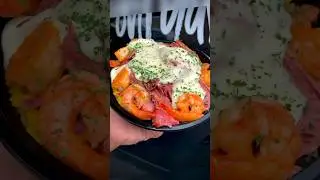🔥 Get HUGE loaded rice bowls with smoked turkey legs & shrimp at TX Frontyard BBQ in SA! #eldereats