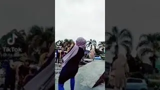 WoW cute Hijab girl dancing in public. professional dancer 😍