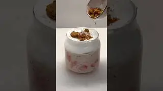 Strawberry shortcake oats 🍰 