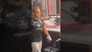 FANS LOVE TONY FERGUSON 🥹 #UFCAbuDhabi