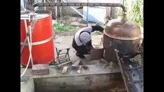 Vasic Sreten - pecenje komove rakije - oktobar 2014.