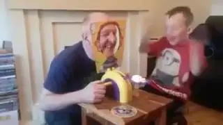 Забавная игра с тортом