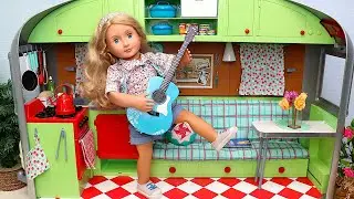 Doll's RV vacation revealed! Play Dolls
