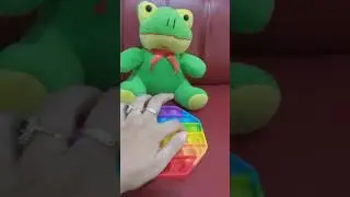 playing pop it with keroppi doll #popit#fingerstyle#keroppi#youtubeshorts#viralshorts
