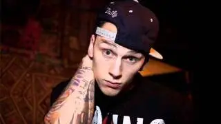 Machine Gun Kelly - Invincible feat. Ester Dean (Lyrics)