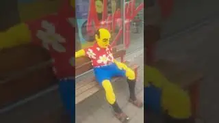 Прикол. Человек из LEGO сидит на скамейке. Город Алматы. 