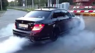 Шикарный Mercedes Benz C 63 AMG