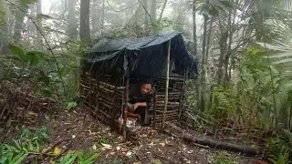 solo camping hujan deras|berkemah sendiri membuat perlindungan dihutan berkabut