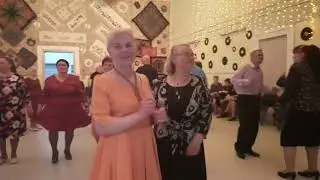 30 метров крепдешина.