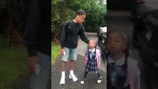 EPIC PHOTO FAIL‼️ DAUGHTER'S FLIP-OFF SHOCKS MOM😱 