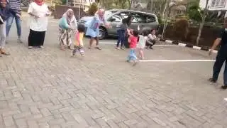 1..2..3...ayoo lari kok nomor 3,4,5 ngak lari yah?? // Citeko Villa // Lomba lari anak-anak