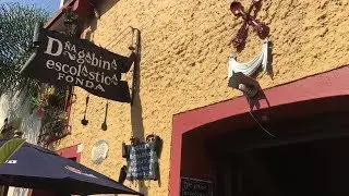 Comiendo en una Fonda de Mexico