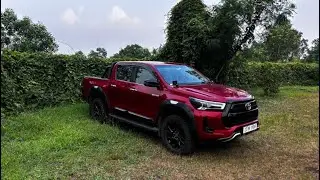 Toyota Hilux stock vs aux light setup.