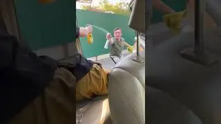 Макс Ващенко обливает Курьяна мочой
