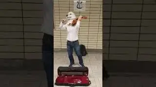 Violoniste avec Masque chien Poodle dog animal Mask