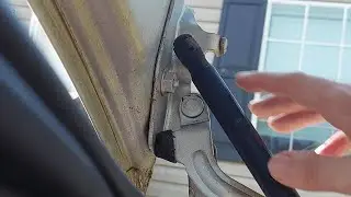 Five Minute Fix 42 - Trunk Lift Strut Replacement 2010 Ford Fusion