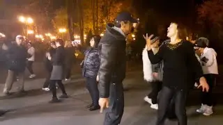 Настоящая подруга!👍🕺💃/Танцы в парке Горького Харьков 2021