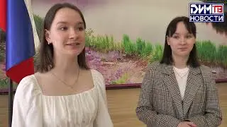 Девятиклассники получают аттестаты