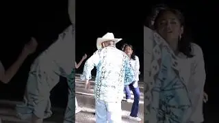 El tío borracho que sale en la película de los Xv Años