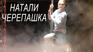 СТРИПТИЗ ИЛЬИ ПРУСИКИНА. ЧТО ТВОРИТ ЭТОТ ПАПАША? МОЛОДОЙ СОШЁЛ С УМА! ВРАЧА!