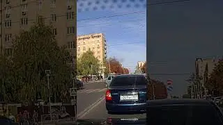 Она сказала, что у неё такие не проскакивают))) #shorts #авария #дтп2024