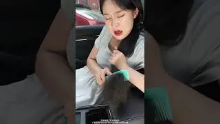 女孩子的包包裡都應該準備這樣一個無線直髮器，頭髮毛躁不柔順，用這個直髮梳梳一梳立馬就能變得柔順