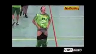 Handball - Puth kundërshtarin, por...!
