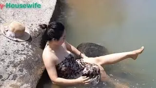 Lagi Ngintip Mama Muda Mandi Di Sungai Part 9