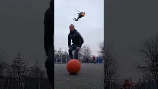 дора манера крутит 