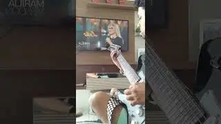 leão Marília Mendonça (guitarra)