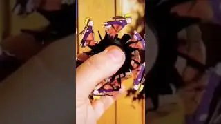 Почему в аниме наруто все бегают руками назад?  