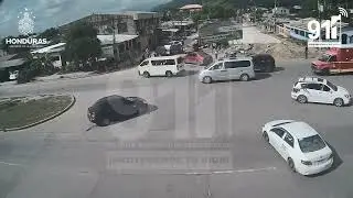 Colisión vehículo y dos motocicletas en colonia San José V, San Pedro Sula.