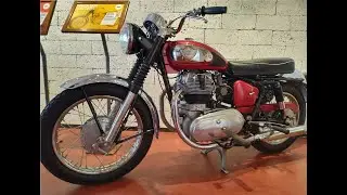 19. Roal Enfield Cafe