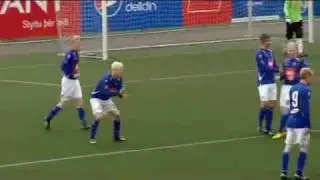 Нестандартно празнуване след гол! (Unusual goal celebration after!)
