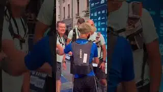 Notre dernier finisher MCC, Patrick, escorté par nos fermeurs - HOKA UTMB Mont-Blanc 2024
