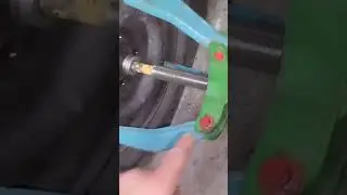 Прикипело колесо.