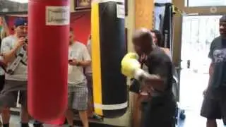 Timothy Bradley BANGS HEAVYBAG WORKOUT With Range & Timing! vs Jessie Vargas