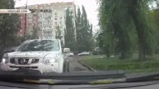 Священник автохам перегородил джипом дорогу в Самаре