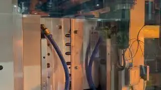 BID ON EQUIPMENT Item: 407427 - SIAPI Reheat Stretch Blow Molder (video 4)