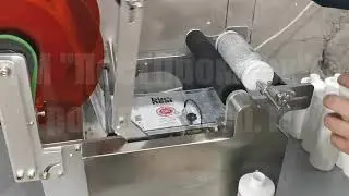 Полуавтоматический аппликатор для нанесения этикеток на широкие пластмассовые бутылки-цилиндры.