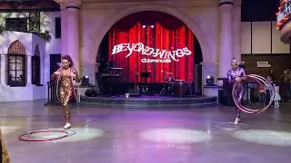 Duo hula hoop performance