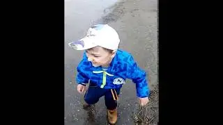 Купание в луже с папой