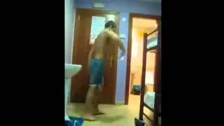 Вылитый майкл джексон:D