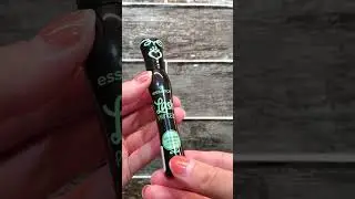 In Hand Review of essence Lash Princess False Lash Effect Mascara